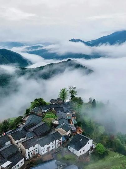 懸崖村落 雲霧繚繞 安徽黄山最美的高山村落...