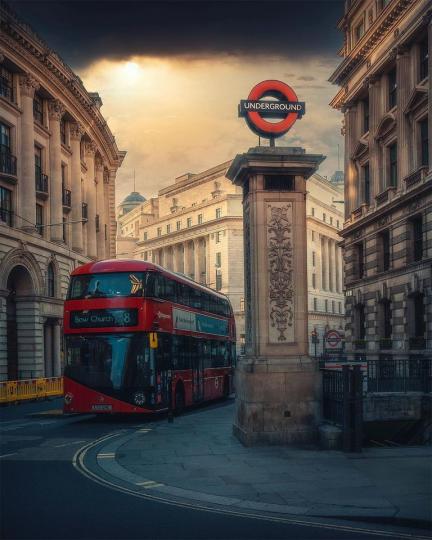 雙層巴士從1954 年就開始行駛在倫敦的街道上...