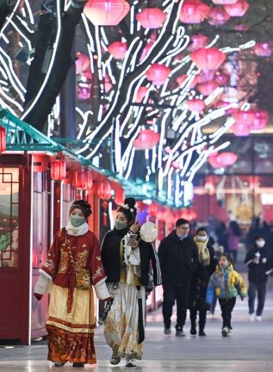 Tourists and festive vibes have returned to the Tang Dynasty themed scenic spots in Xi'an, Shaanxi p...