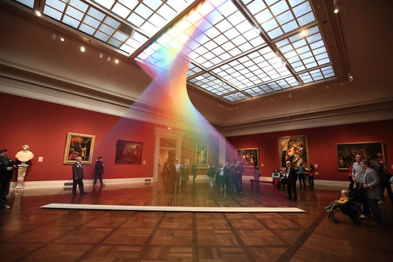 美國藝術家在博物館展出「不會消失的彩虹...