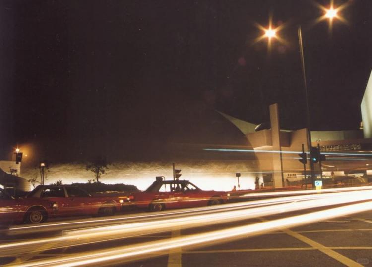 1995年維多利亞港和科技館的夜景...