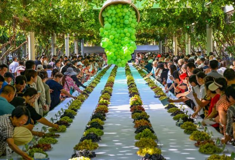 a grape fair in Turpan.......