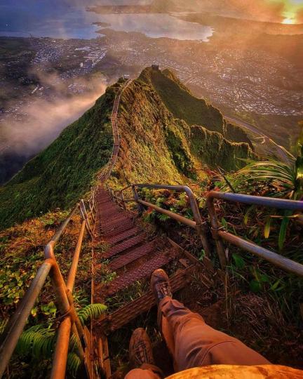 站上夏威夷通往天堂的階梯......