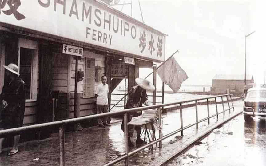 1970年 往深水埗碼頭的上環威利麻街碼頭。...