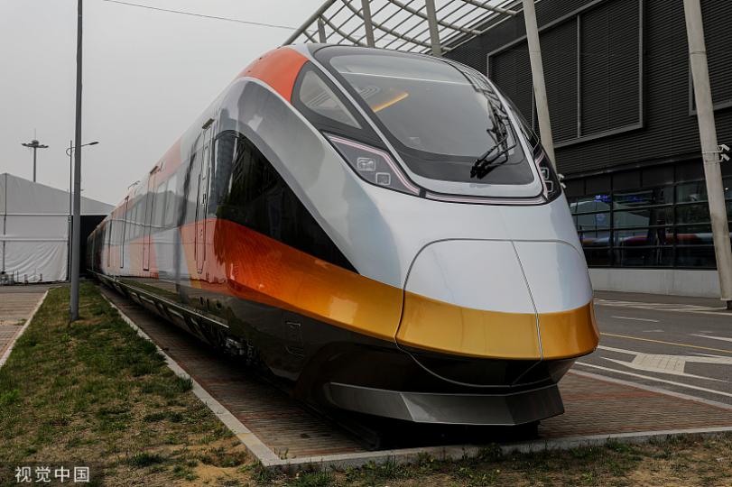 A new type of smart #train developed by CRRC Qingdao Sifang that improves intercity transit debuted ...