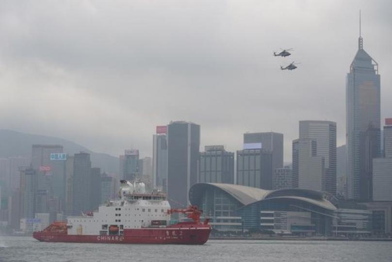 4月8日，“雪龙2”号缓缓驶入香港尖沙咀海运码头...