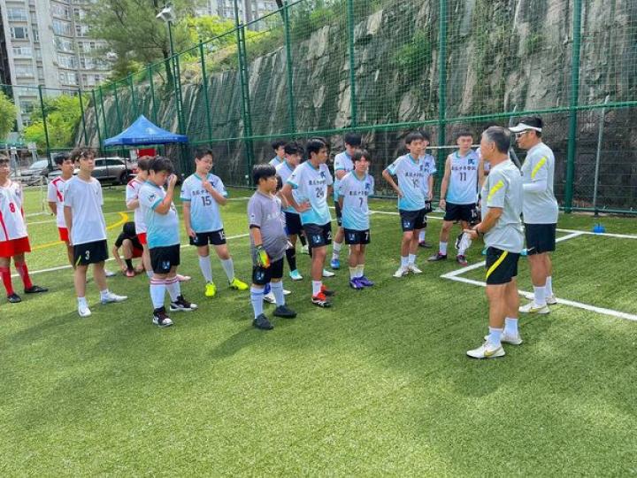 東區少年警訊 .......