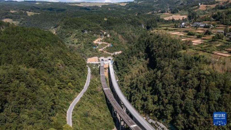 ...武道高速子母岩特長隧道順利實現雙幅貫通...