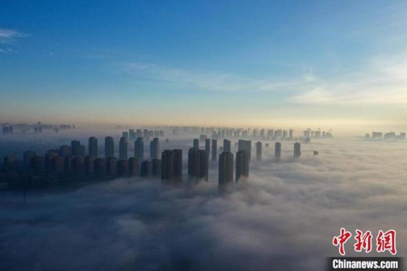 遼寧瀋陽，清晨的城市被大霧籠罩...