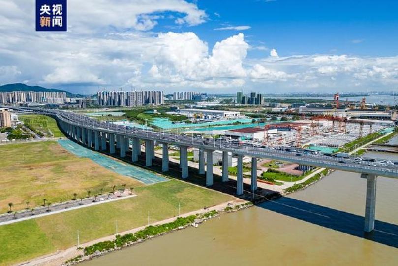 深中通道開通首月車流量破300萬車次...