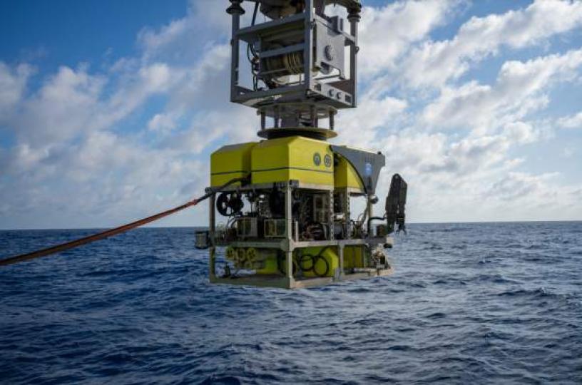 “探索二號”科考船攜深海浮游式作業平台完成海試...