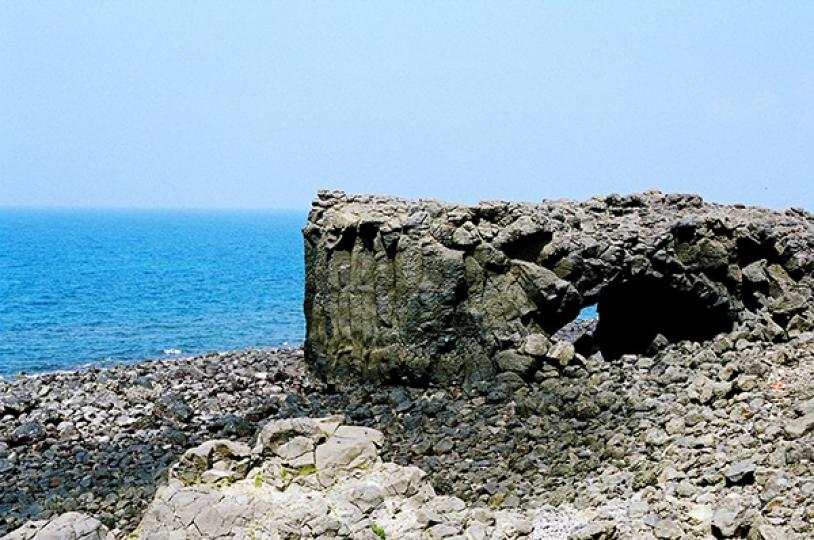 澎湖西嶼海蝕門洞鯨魚洞...