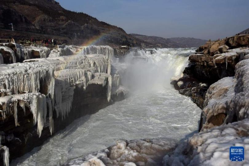 1月2日，位於山西吉縣和陝西宜川縣交界的黃河壺口瀑布出現「冰瀑飛虹」景觀...