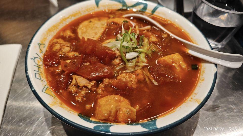 錦麗午餐，蟹餅湯粉......