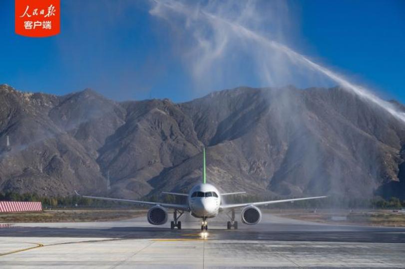 C919首次飛抵西藏拉薩...