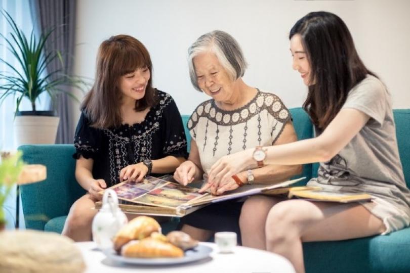 各位老友記:
您好,本人是香港大學學生,現正進行一個跨代共居對社交及心理健康影響的研究,誠邀👨🏻🦳👩🏻🦳 60歲或以上人士填寫一個問卷,需時約五分鐘,旨在了解閣下的社交及心理健康狀況,... 各位老友記:
您好,本人是香港大學學生,現正進行一個跨代共居對社交及心理健康影響的研究,誠邀👨🏻🦳👩🏻🦳 60歲或以上人士填寫一個問卷,需時約五分鐘,旨在了解閣下的社交及心理健康狀況,...