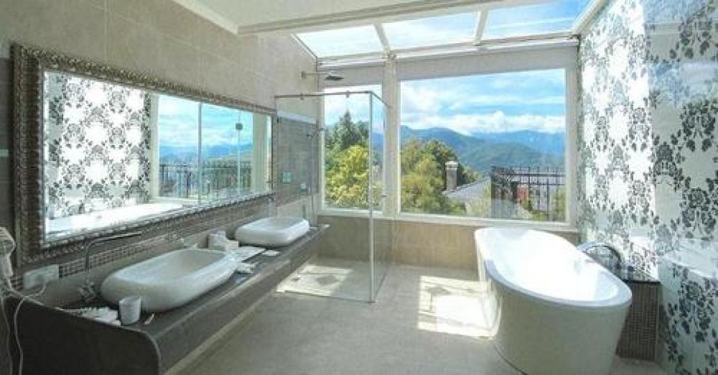 這浴室真的太美了......