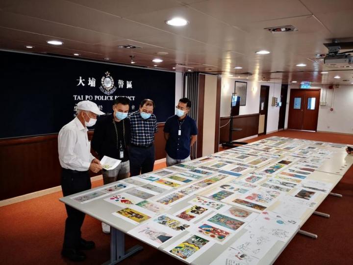 【 抗疫傳情 • 書籤設計比賽 】
疫情下,如何傳遞關懷的心意?大埔警區與大埔區及北區家長教師會聯會舉辦了「抗疫傳情書籤設計比賽」,讓中小學生設計書籤送贈親朋戚友,傳遞支持和關懷。
是次比賽共收到近一... 【 抗疫傳情 • 書籤設計比賽 】
疫情下,如何傳遞關懷的心意?大埔警區與大埔區及北區家長教師會聯會舉辦了「抗疫傳情書籤設計比賽」,讓中小學生設計書籤送贈親朋戚友,傳遞支持和關懷。
是次比賽共收到近一...