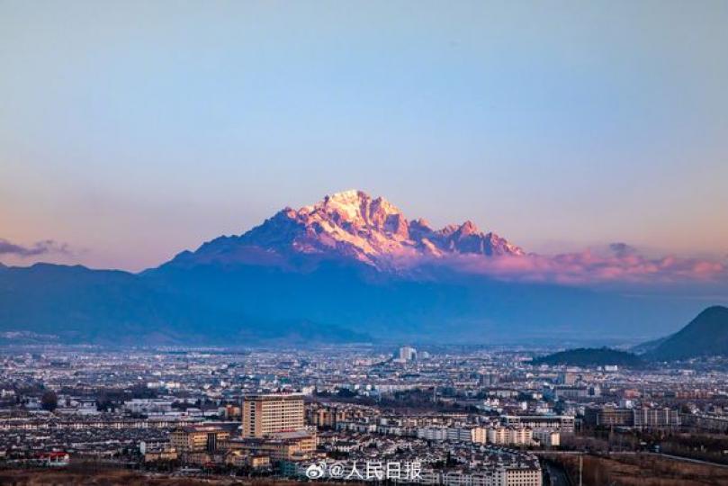 玉龍雪山日照金山季開啟......
