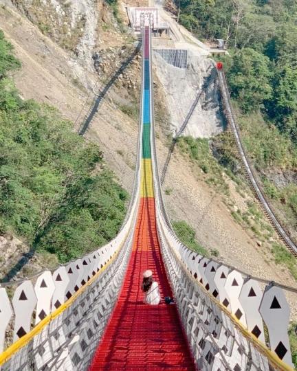 高懸空中的彩虹吊橋將在春節特別開放...