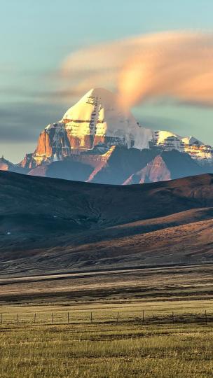 西藏岡仁波齊 · 被世界公認的神山，海拔6714米...
