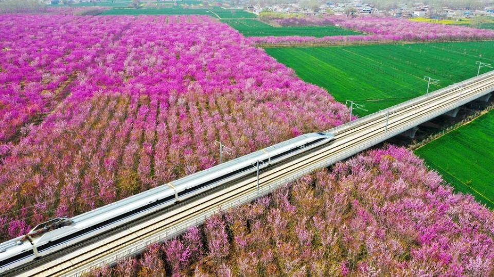 1,500 additional trains will be launched on average daily from April 27 to May 4 to tackle the rush ... 1,500 additional trains will be launched on average daily from April 27 to May 4 to tackle the rush ...