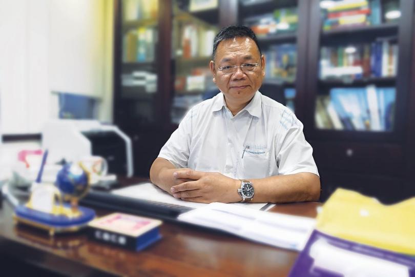 人到中年一定百病纏身?未必!精神科醫生曾繁光教你健康光程式,fit for life。
新一期《駿步人生》網上足本閱讀 : https://bit.ly/2CHTaw6... 人到中年一定百病纏身?未必!精神科醫生曾繁光教你健康光程式,fit for life。
新一期《駿步人生》網上足本閱讀 : https://bit.ly/2CHTaw6...
