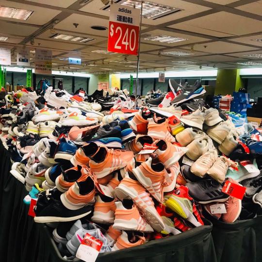 馬拉松便服及運動名牌開倉 (22-27/7/2020)
所有貨品已經準備好啦 準時11:00開門,今場有三座鞋山:分別是成人鞋、童鞋及白鞋,歡迎參觀選購Line Friends、BT21、Hello ... 馬拉松便服及運動名牌開倉 (22-27/7/2020)
所有貨品已經準備好啦 準時11:00開門,今場有三座鞋山:分別是成人鞋、童鞋及白鞋,歡迎參觀選購Line Friends、BT21、Hello ...
