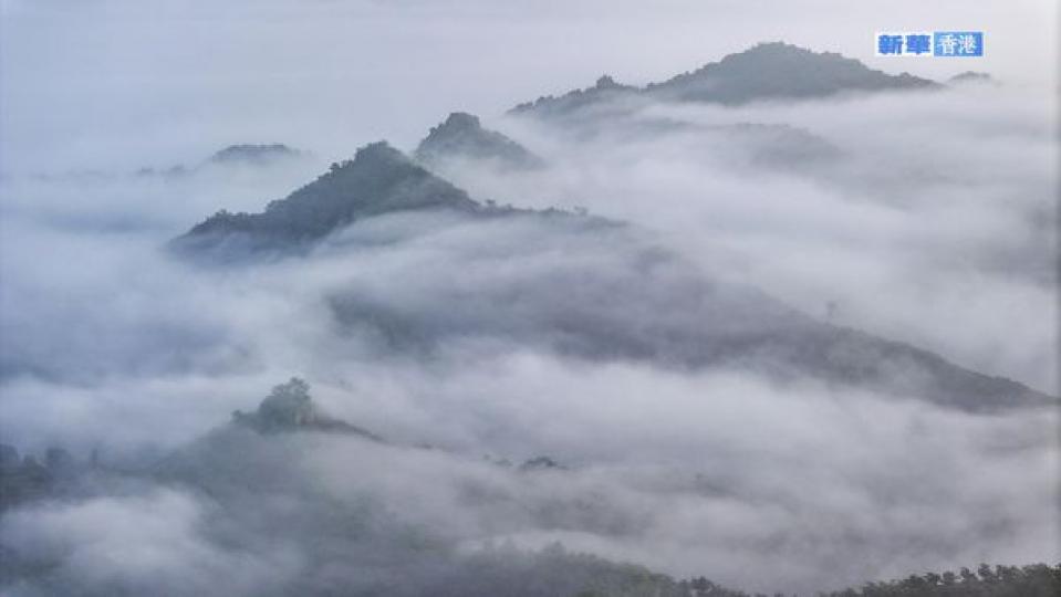 河北興隆：雲霧繚繞古長城...