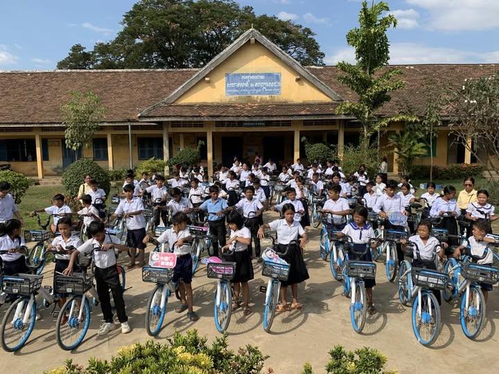 Chinese charities donate bicycles...