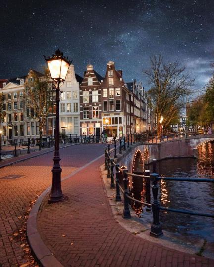 荷蘭特有的紅磚街道超唯美...