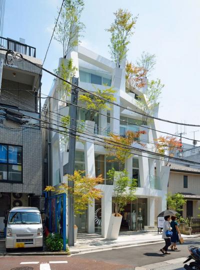 日本的街上藏了好多超有創意又亮眼的建築...