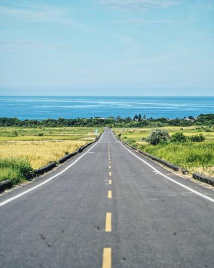 絕美秘境公路一路筆直通到湛藍的太平洋...