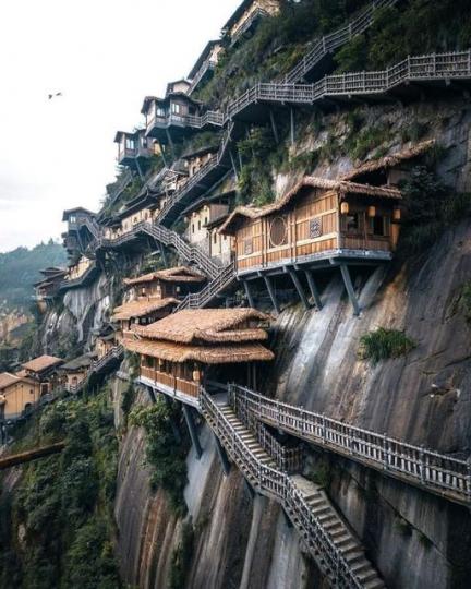 中國- 望仙谷懸崖上的房子...