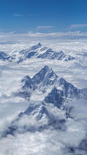 西藏雪山群 · 玉龍飛舞雲纏繞.......