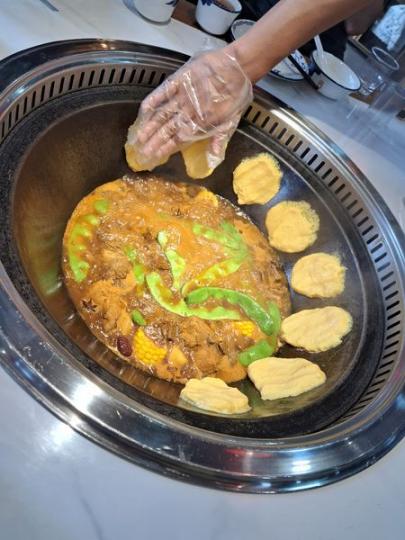 吃到真正的東北菜的鐵鍋炖...