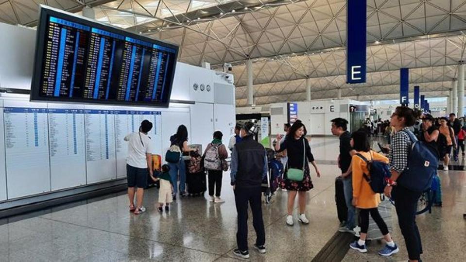 香港國際機場8月客貨運量同比均錄得兩位數增幅...