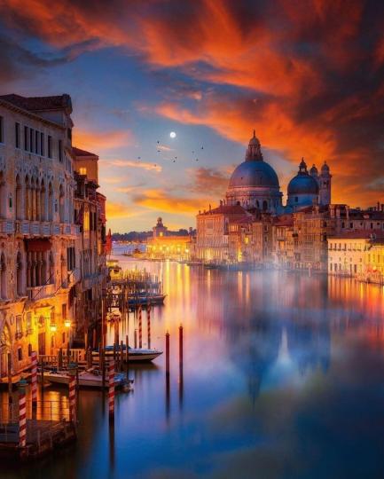 義大利「水上都市」威尼斯，華麗的建築搭配悠悠的水景...