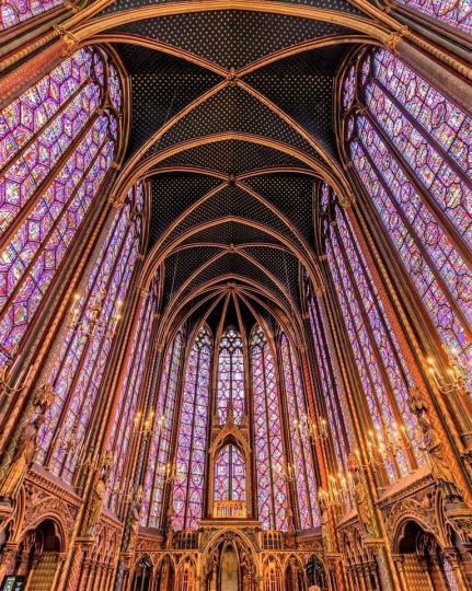 被譽為「全世界最漂亮哥德式教堂」之一的聖徒禮拜堂...