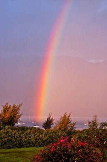 寧靜的雨後彩虹總是為人們帶來希望...