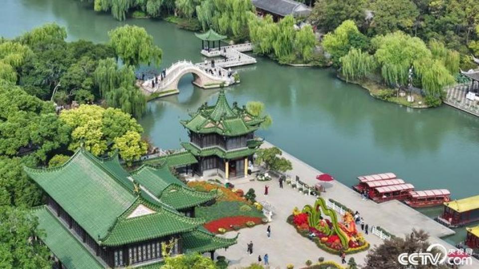 瘦西湖水清岸綠 秋光瀲艷......