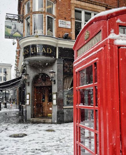 英國倫敦的紅色電話亭...