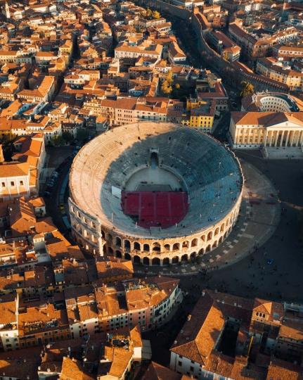 古羅馬圓形競技場座落在義大利維羅納...