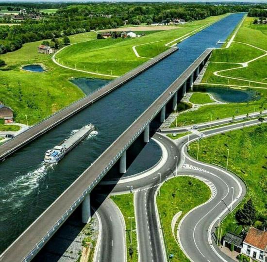比利時（Belgium）的薩爾特運河橋（Sart Canal bridge）...