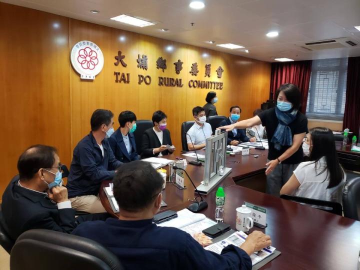 【慎防盜賊 • 齊心打擊鄉郊爆竊】
鑑於爆竊案數字持續高企,警方新界北總區防止罪案辦公室及大埔警民關係組人員於今日(11月3日)出席大埔鄉事委員會會議,向區内村代表講解匪徒的犯案手法及家居保安漏洞。席... 【慎防盜賊 • 齊心打擊鄉郊爆竊】
鑑於爆竊案數字持續高企,警方新界北總區防止罪案辦公室及大埔警民關係組人員於今日(11月3日)出席大埔鄉事委員會會議,向區内村代表講解匪徒的犯案手法及家居保安漏洞。席...