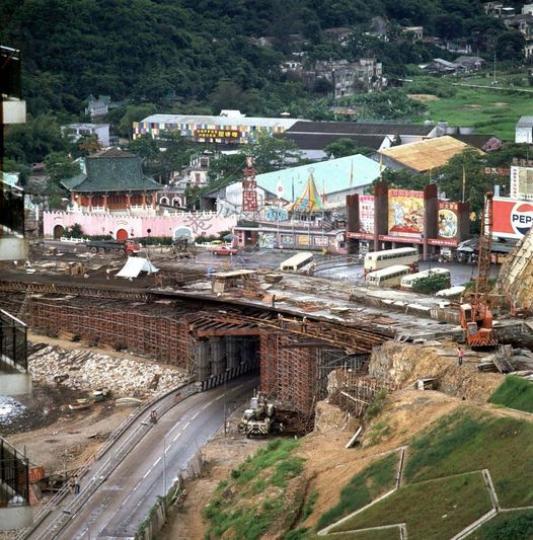 1977年 興建中的呈祥道.....