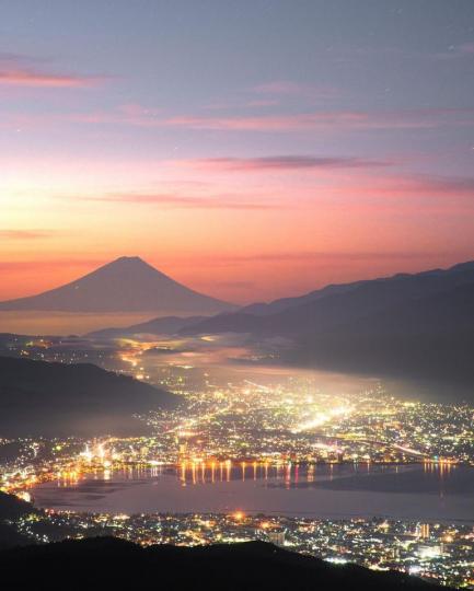 日落之時還能遠眺富士山是多麼幸福的事...