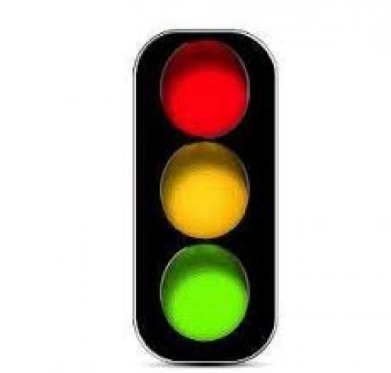 【 交通的事 • 行人四寶（過路燈篇） 】
古語有云「一二三紅綠燈，過馬路要小心」。
車淑梅提提您，過馬路時必須適當使用行人過路交通燈，並看清楚燈號。即使是綠燈，也要待車輛停定才可過路，假如綠燈開始閃...