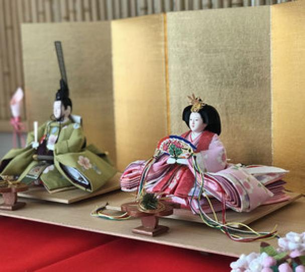 在日本每年3月3日有個
傳統節日,是爲了祈求家
中女孩能夠健康幸福長
大,日本女孩必過的：
“女兒節”...