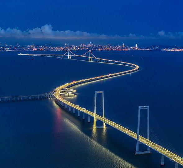 Take a glimpse of the night view of the Shenzhen-Zhongshan Bridge... Take a glimpse of the night view of the Shenzhen-Zhongshan Bridge...